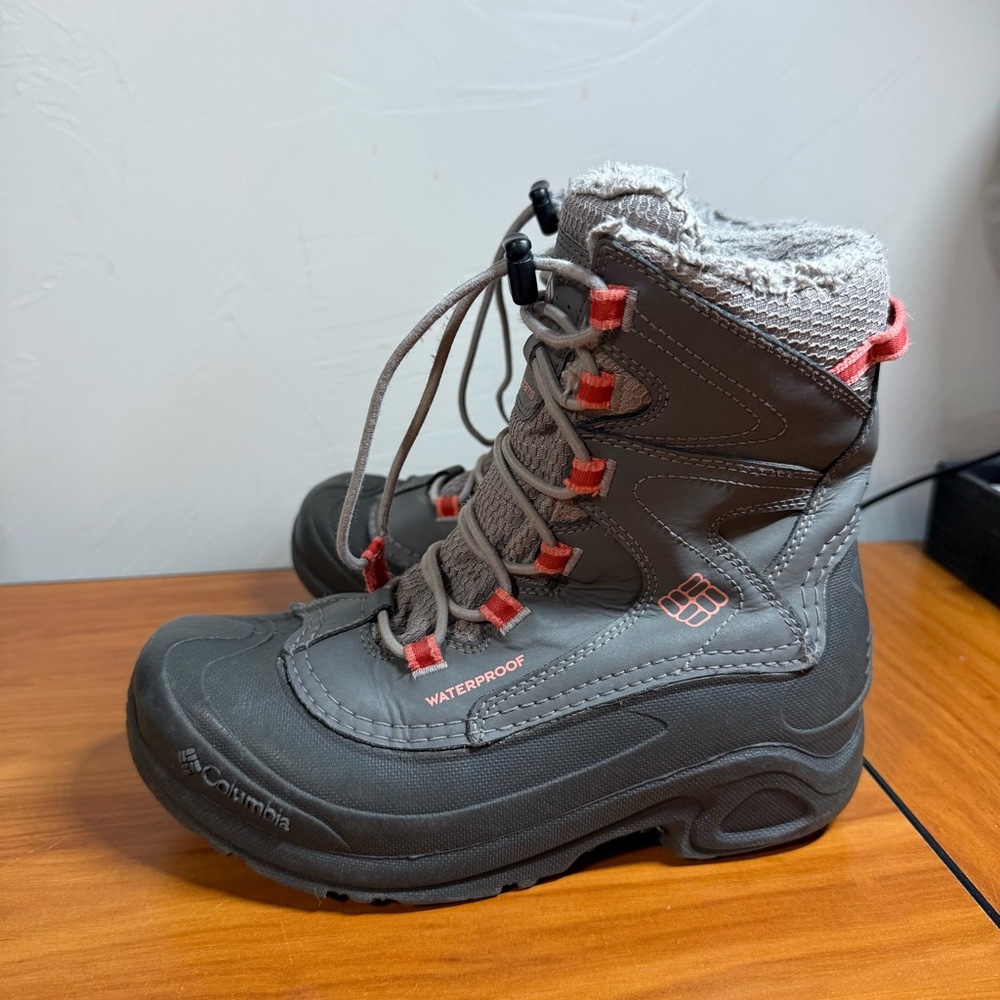 Columbia‎ Bugaboot III Gray Pink Insulated Waterproof Snow Boot BY1333-060 Sz 4